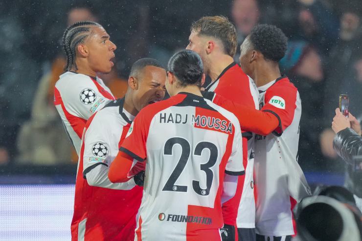 Il Feyenoord esulta dopo un gol