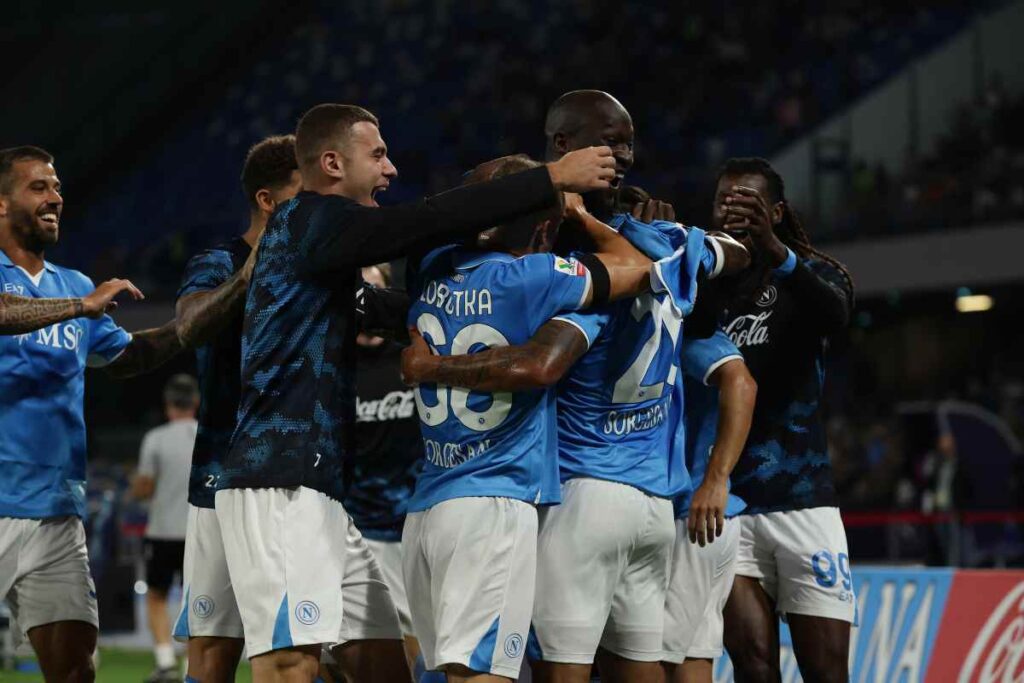 Ngonge esulta con la squadra