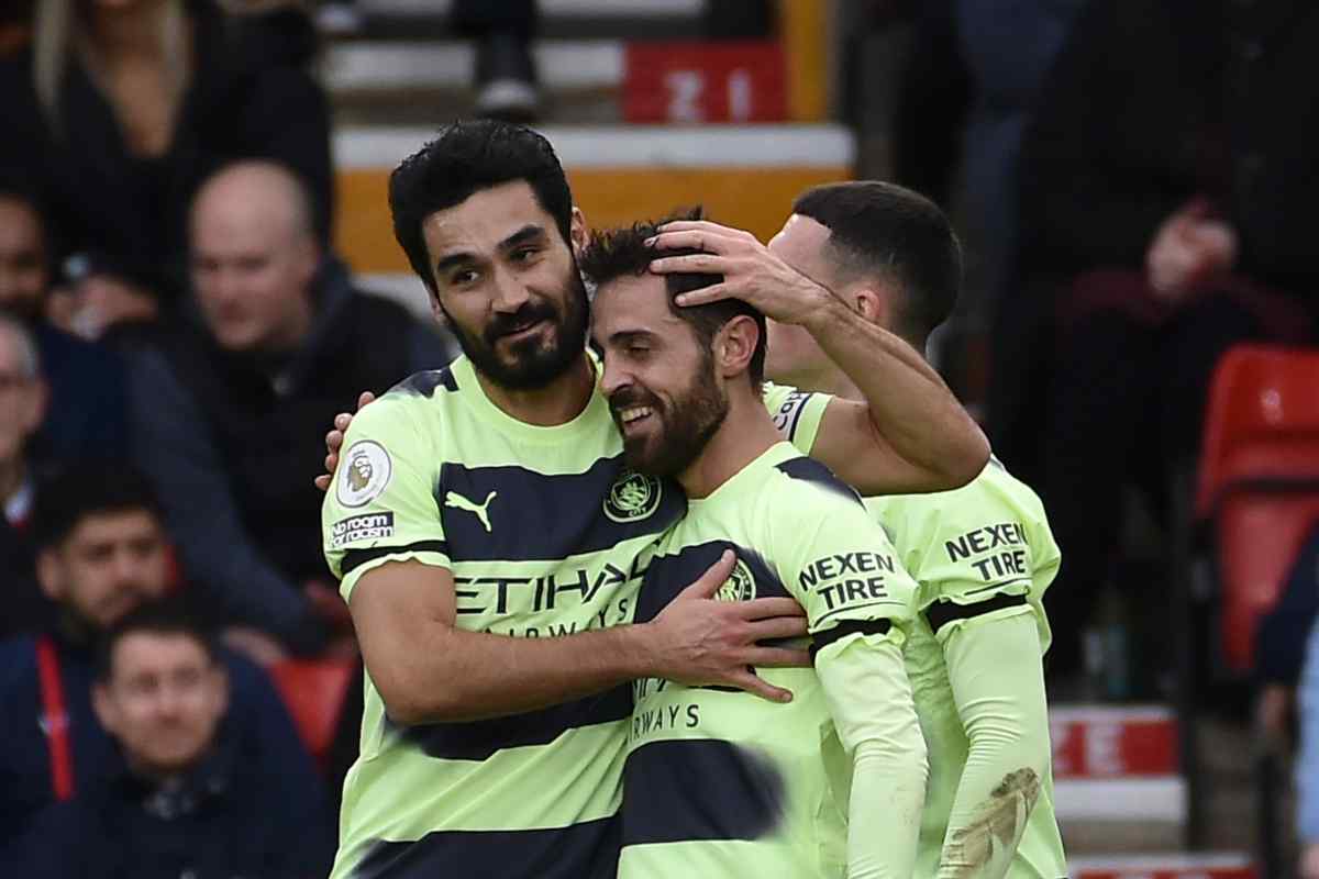 Silva abbracciato da Gundogan