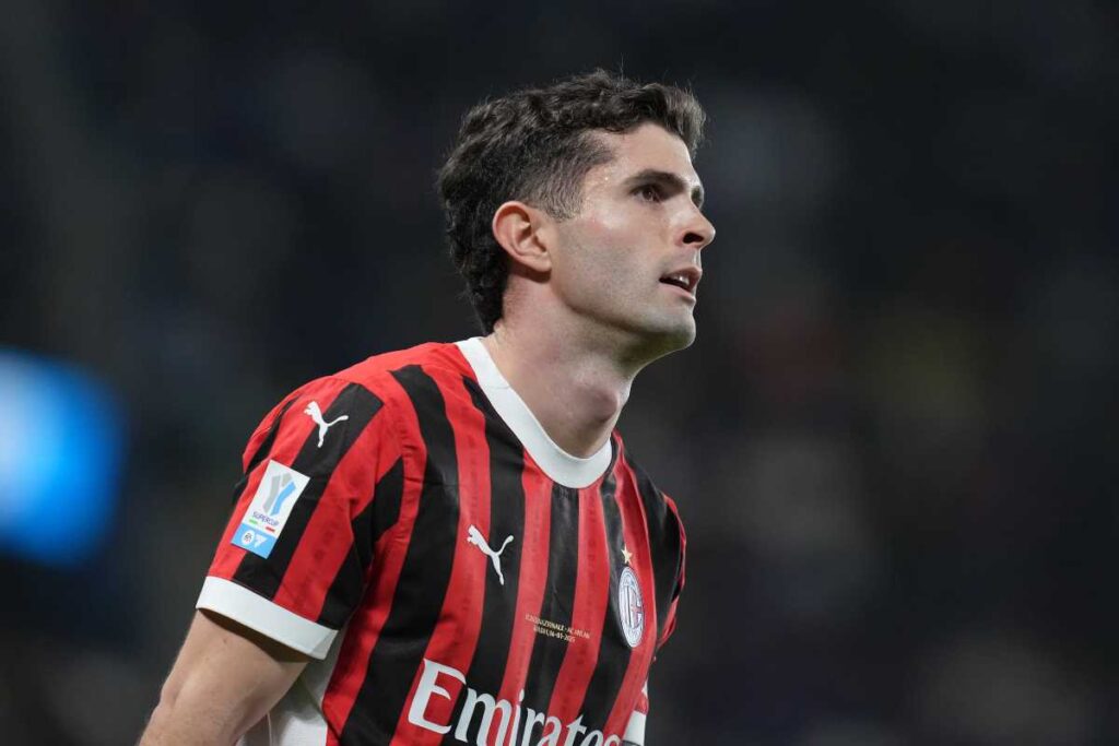 Pulisic primo piano con la maglia del Milan