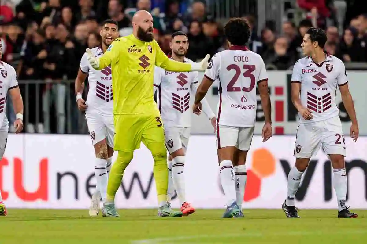 Ricci insieme ai compagni del Torino