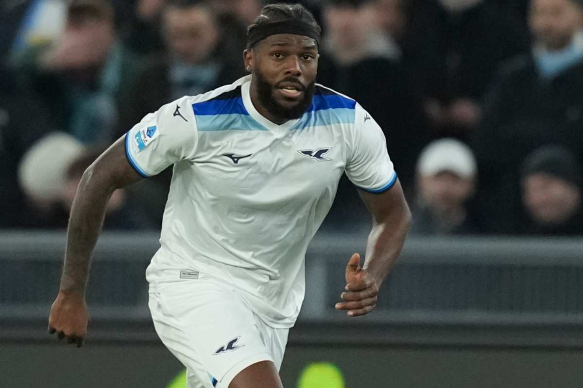 Nuno Tavares corre in campo