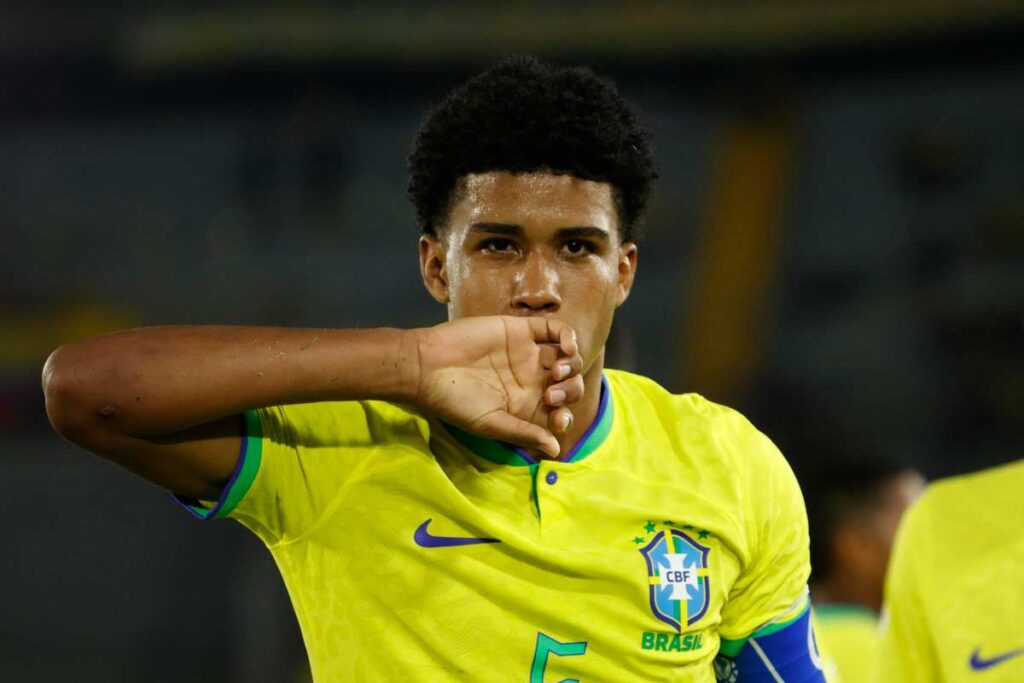 Santos esulta dopo una rete