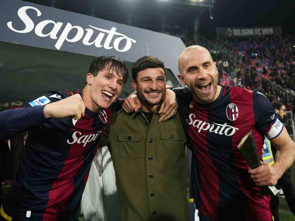 Fabbian insieme ad altri compagni