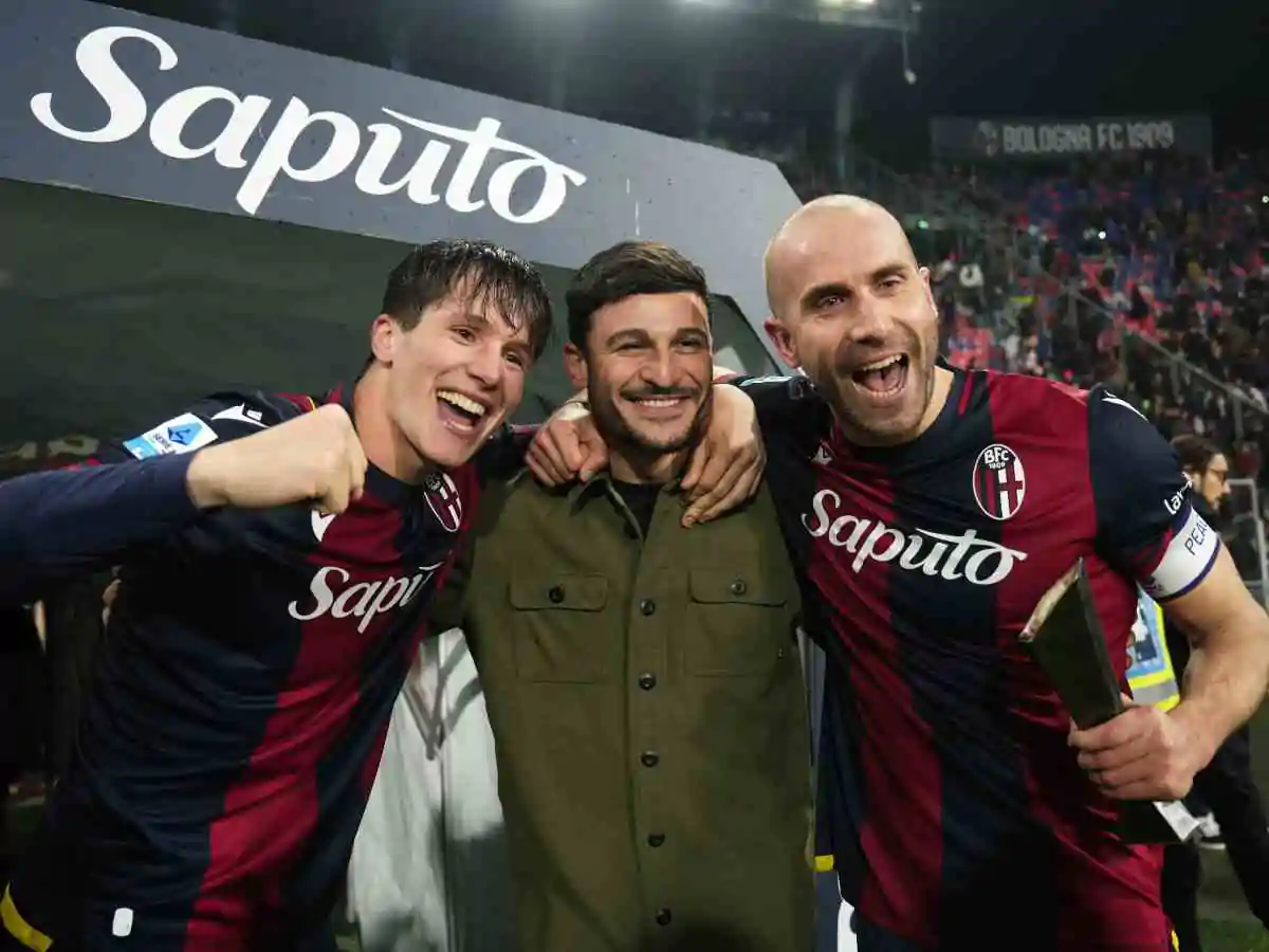 Fabbian insieme ad altri compagni