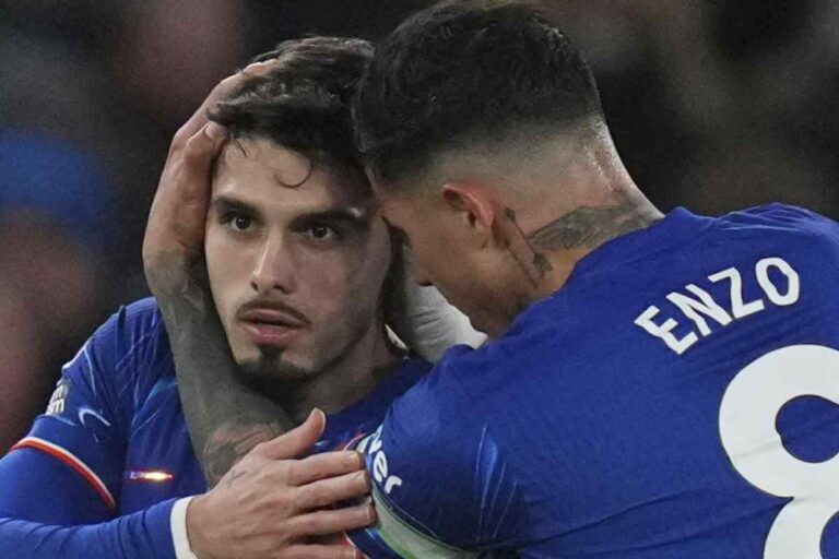Pedro Neto ed Enzo Fernandez al Chelsea