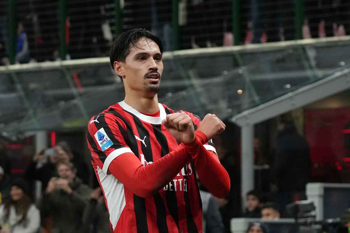 Reijnders esulta dopo un gol