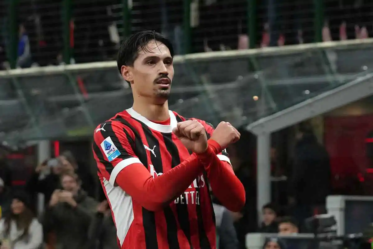 Reijnders esulta dopo un gol