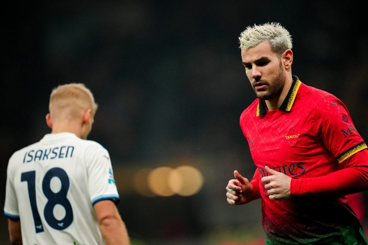 Theo con la terza maglia del Milan