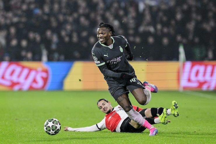 Leao dribbla l'avversario