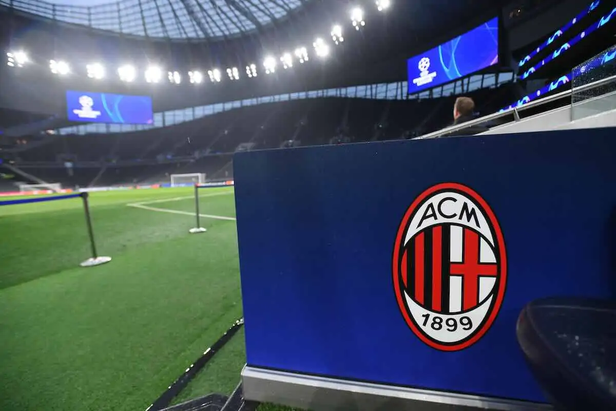 Logo del Milan su un cartellone