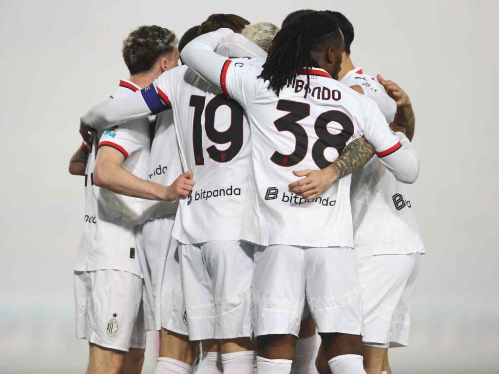 Giocatori del Milan esultano