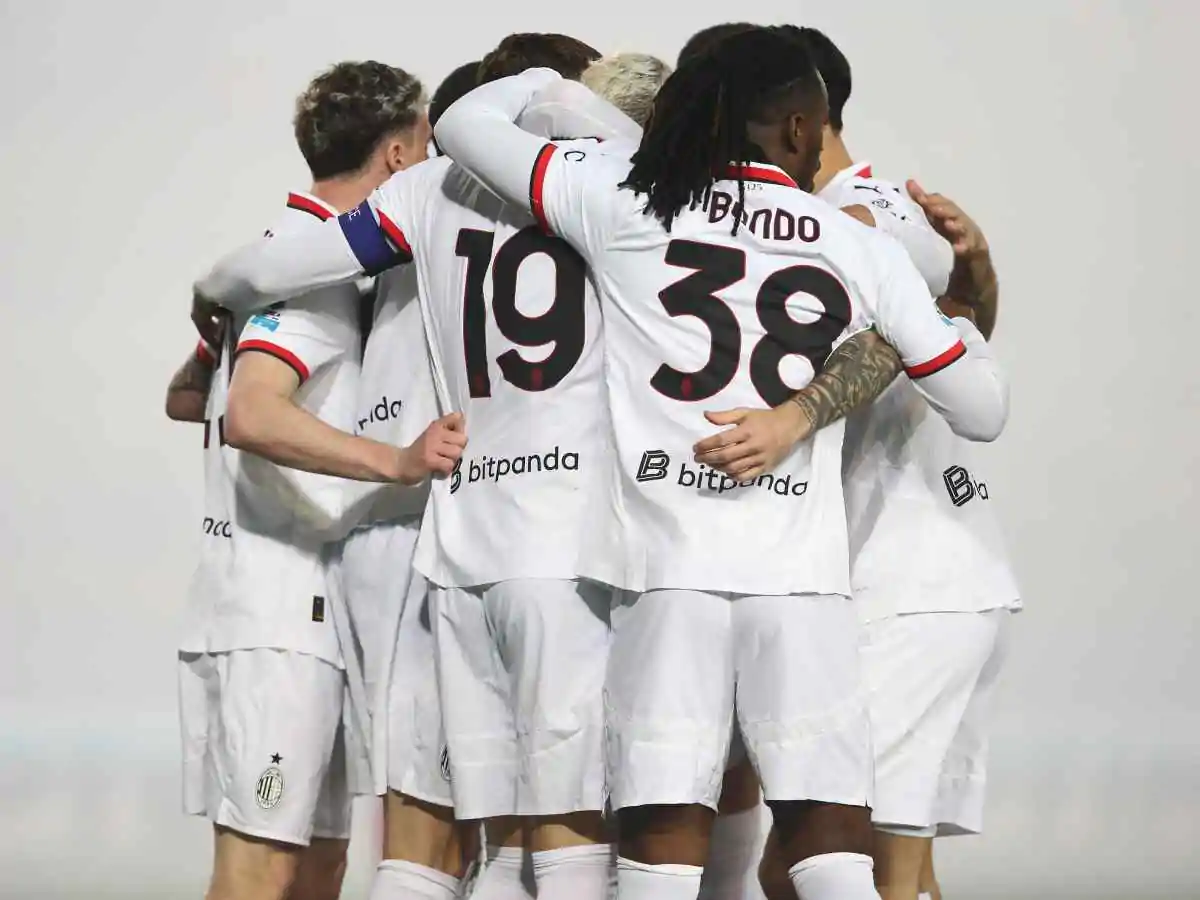 Giocatori del Milan esultano