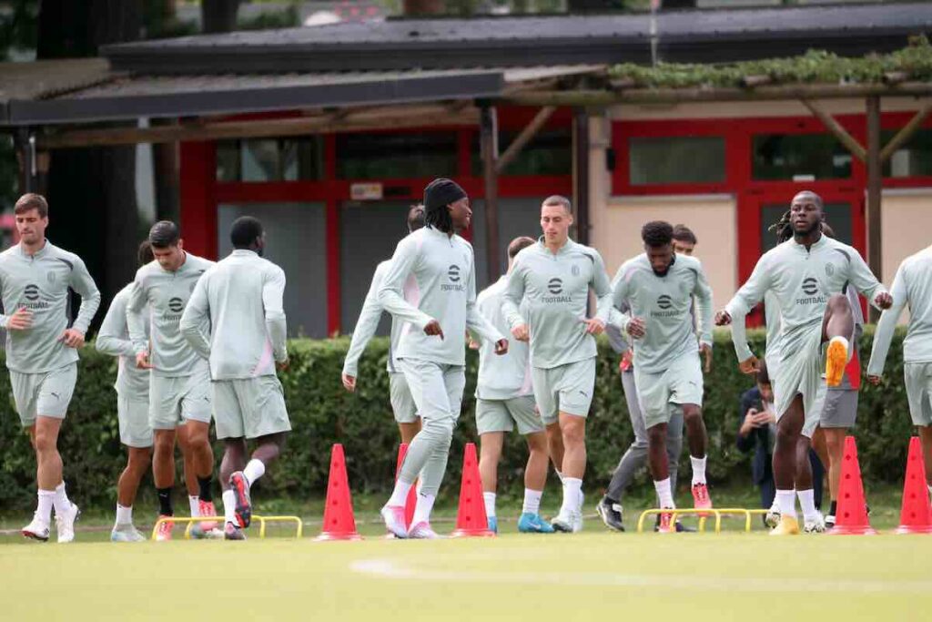 I giocatori del Milan si allenano a Milanello