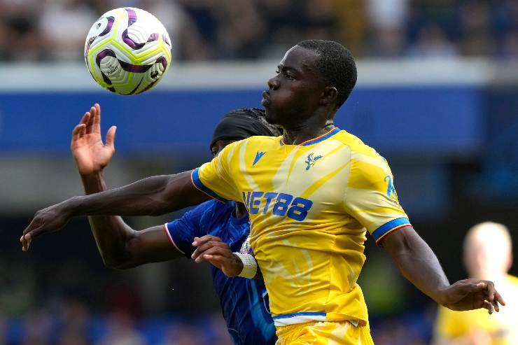 Mitchell con il Crystal Palace in maglia gialla