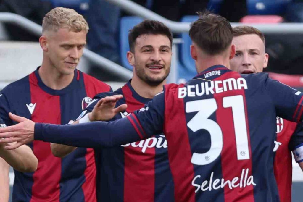 Giocatori del Bologna che esultano