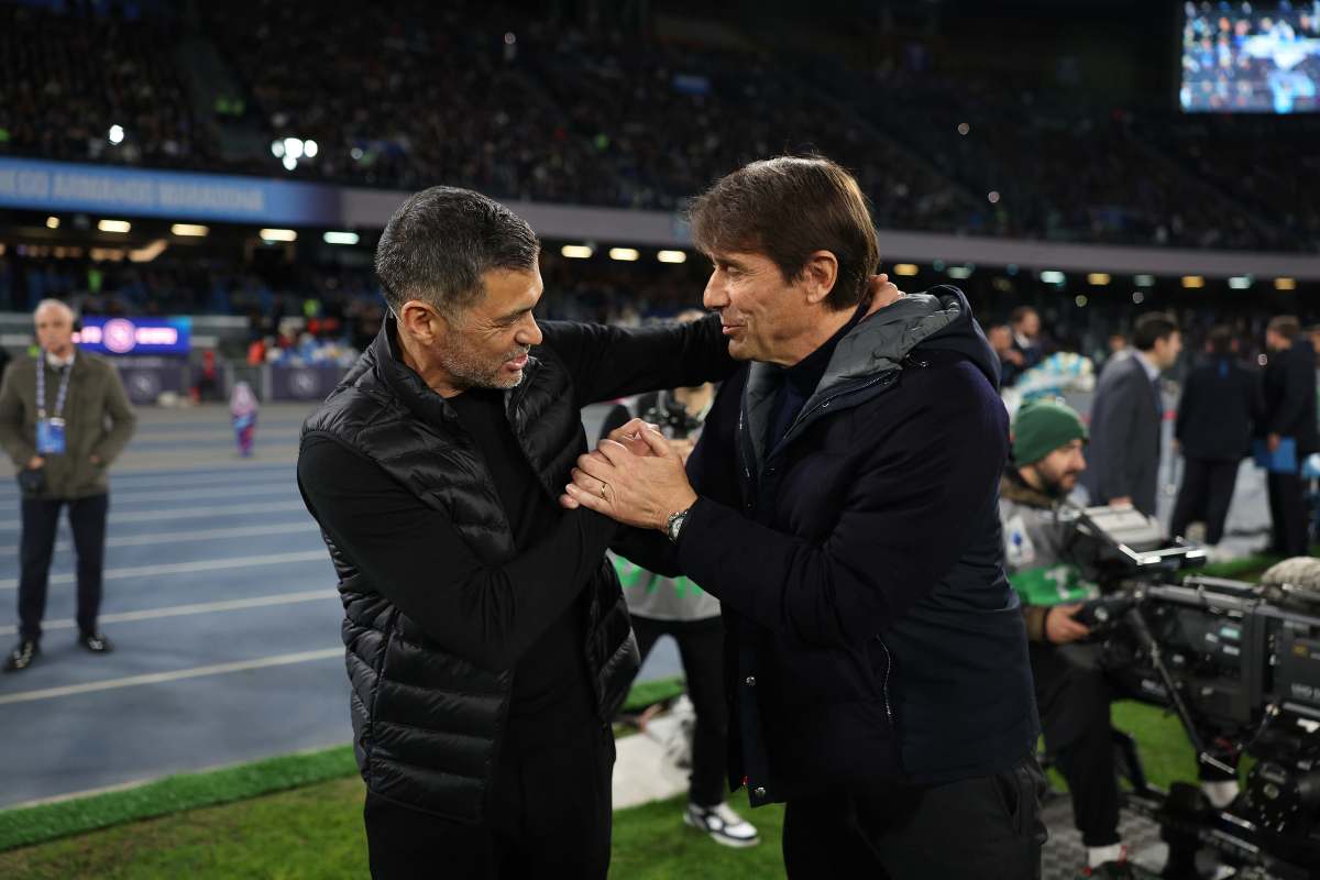 Conte e stretta di mano con Conceicao