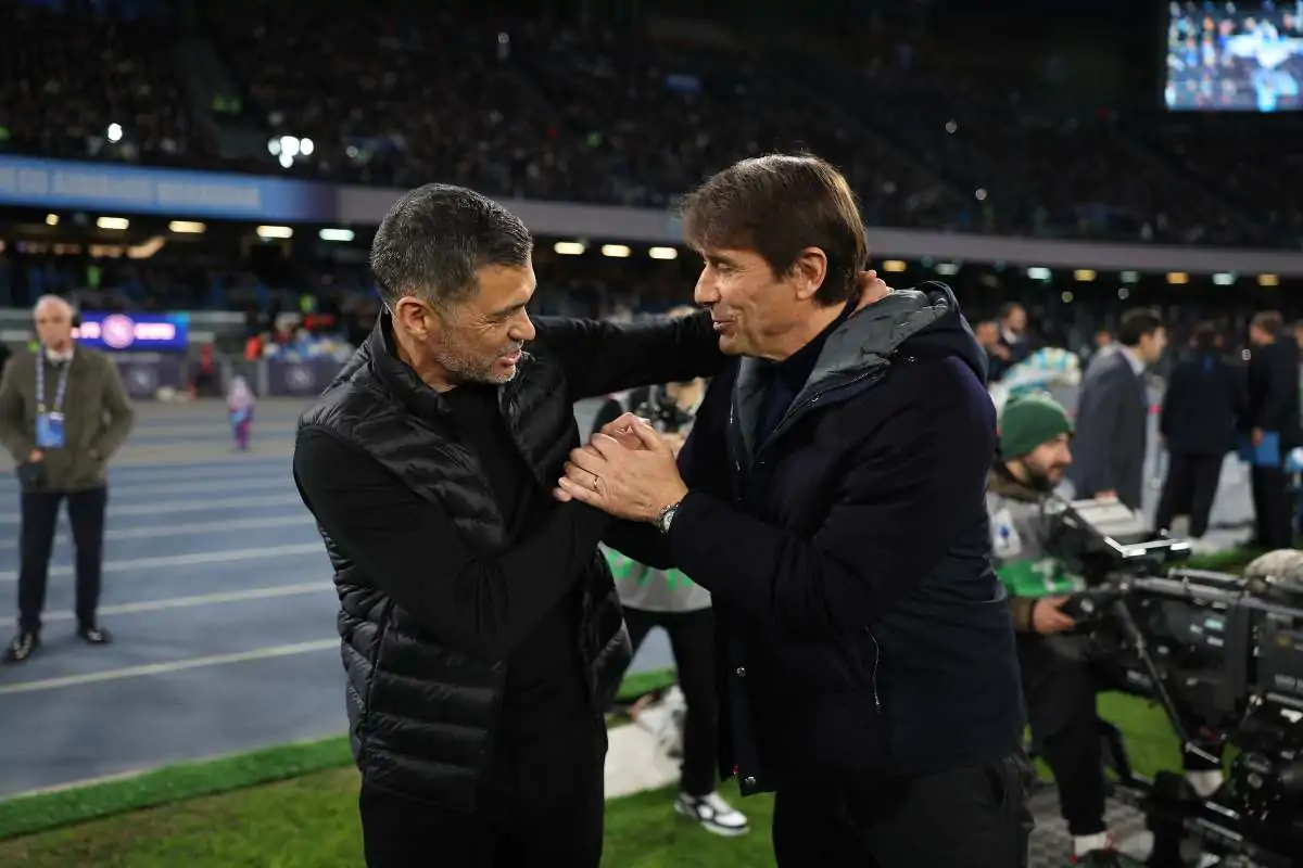 Conte e stretta di mano con Conceicao