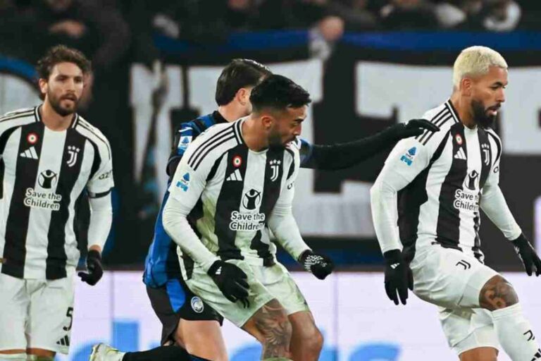 Locatelli, Nico Gonzalez e Douglas Luiz in campo con la Juventus