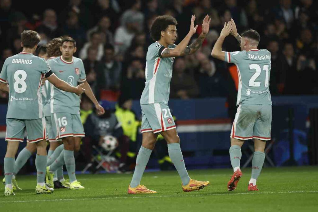 Molina esulta con i compagni