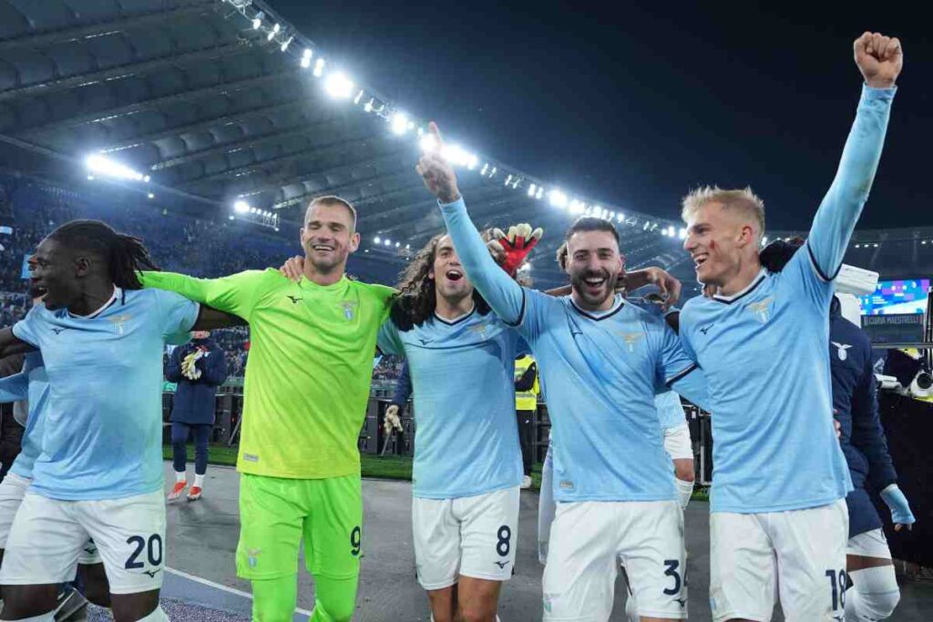 Guendouzi insieme ai compagni