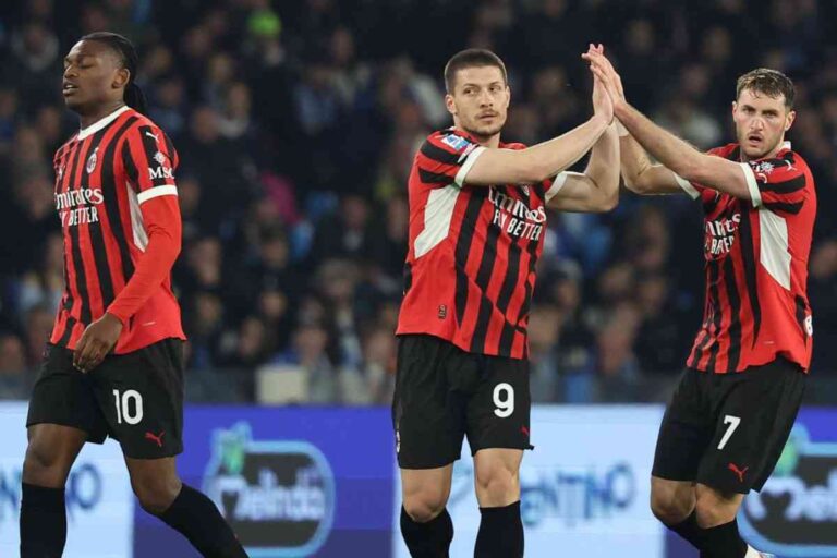 Gimenez con Jovic e Leao