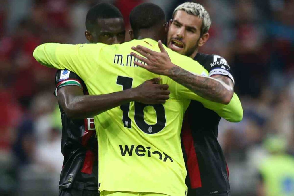 Abbraccio tra Theo, Maignan e Tomori