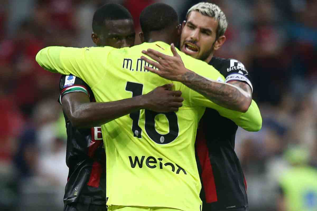 Abbraccio tra Theo, Maignan e Tomori