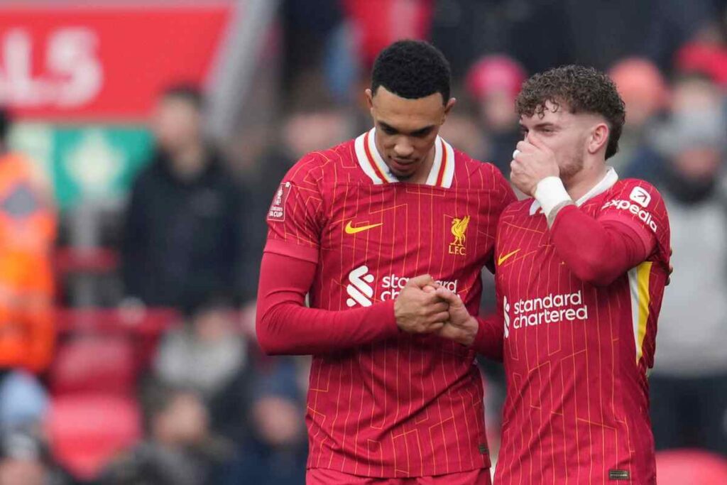 Trent Alexander-Arnold e Harvey Elliott