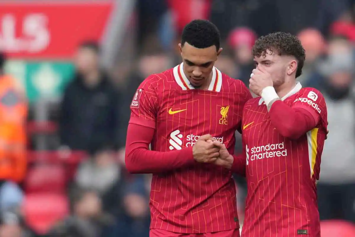 Trent Alexander-Arnold e Harvey Elliott