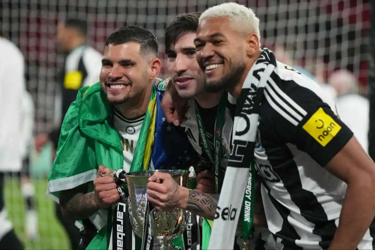 Tonali con compagni esultanza