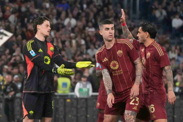 Svilar insieme ai compagni di squadra