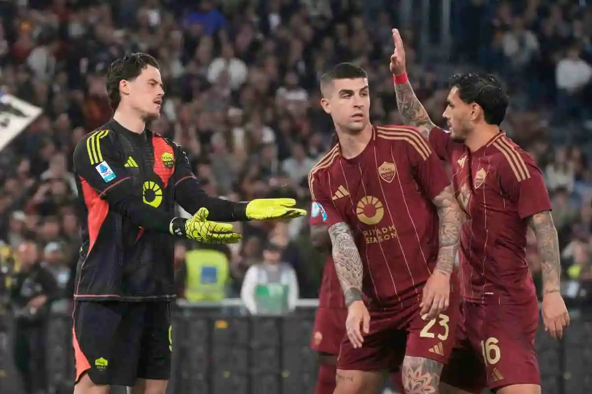 Svilar insieme ai compagni di squadra