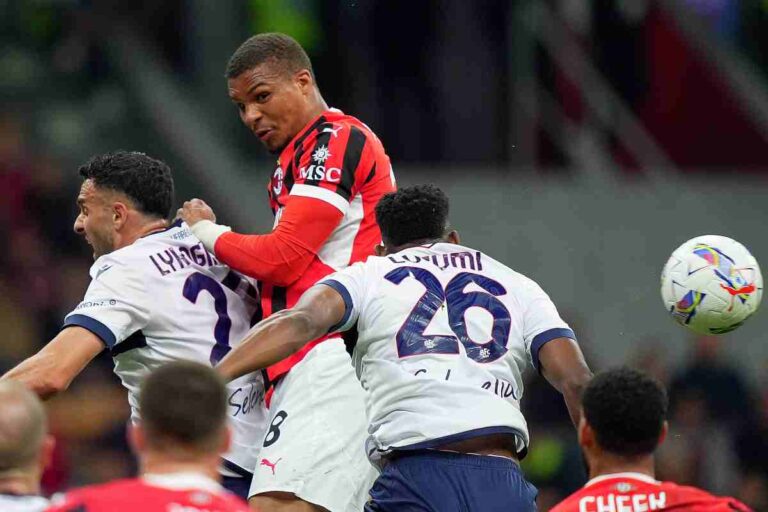 Thiaw in azione contro il Bologna