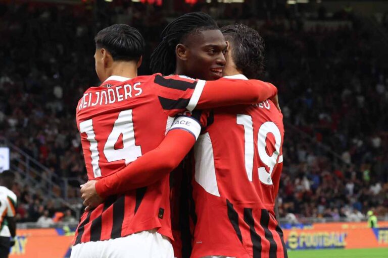 Leao e Theo esultano