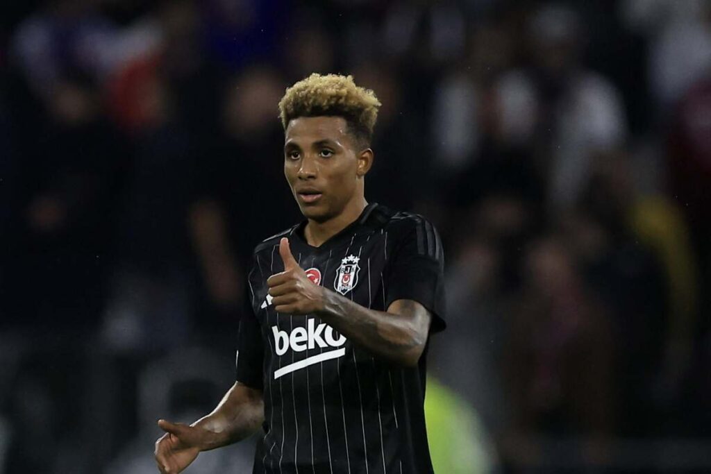 Gedson Fernandes con il pollice alzato