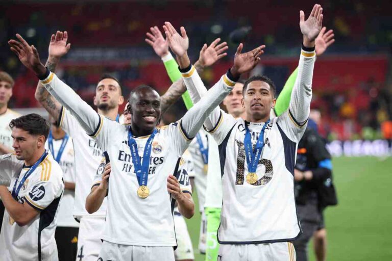 Mendy esulta dopo una vittoria