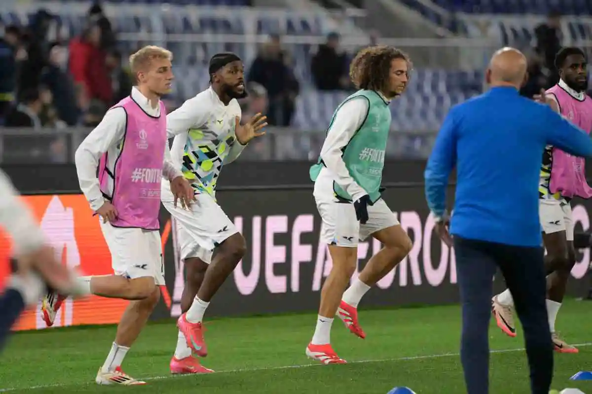 Nuno Tavares durante un riscaldamento