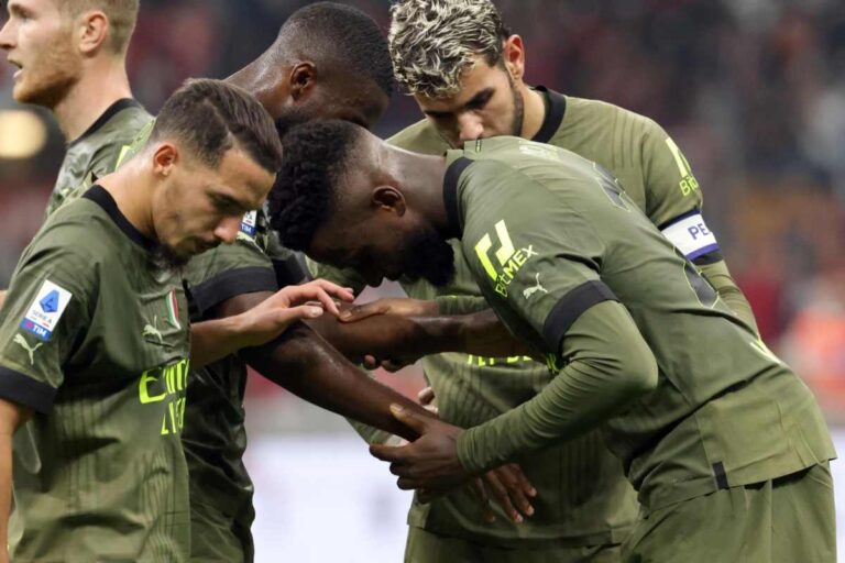Divock Origi con i suoi compagni di squadra