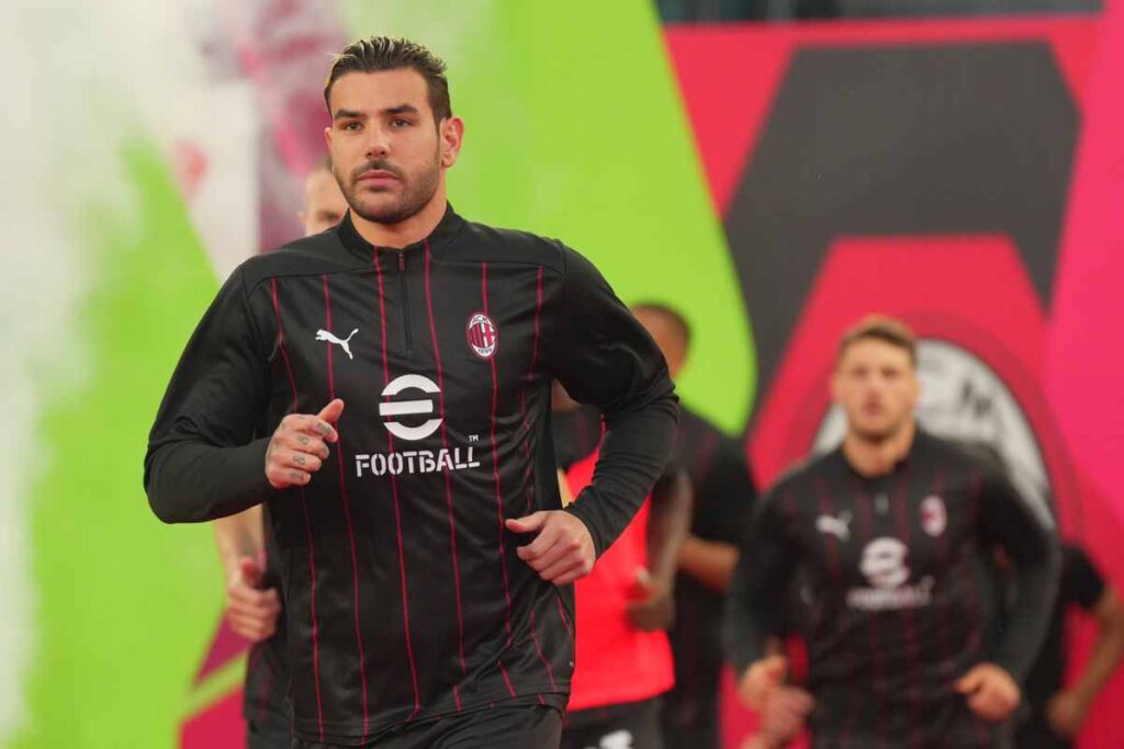 Theo Hernandez corre