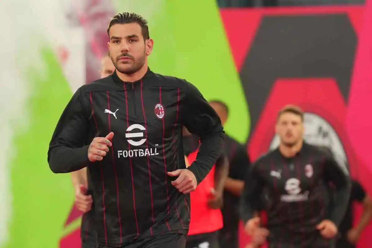 Theo Hernandez corre