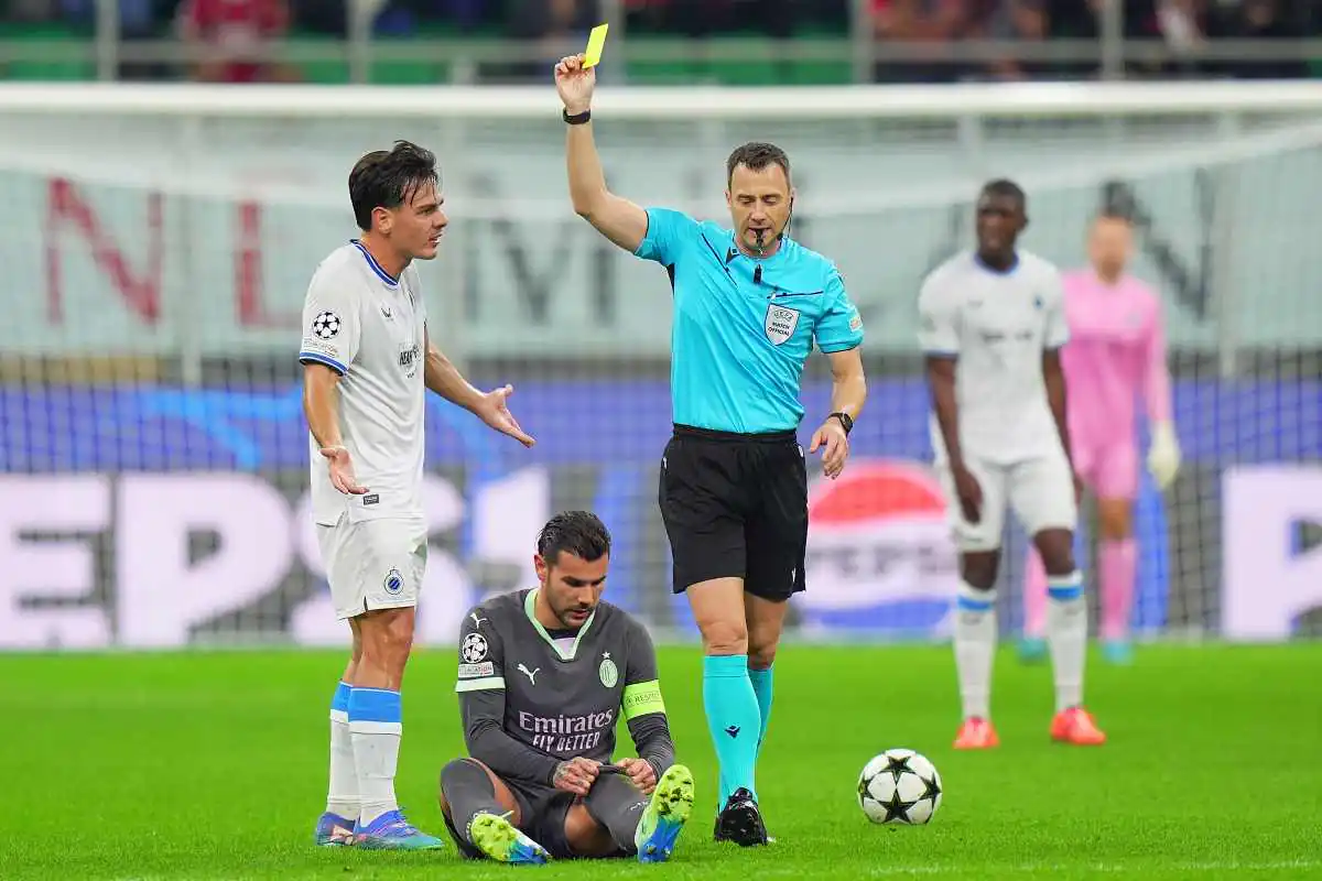 Ardon Jashari mentre viene ammonito