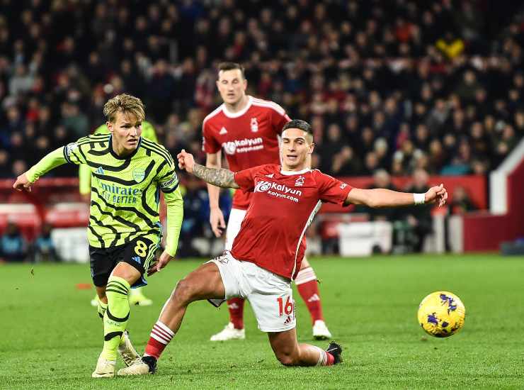 Dominguez contro l'Arsenal