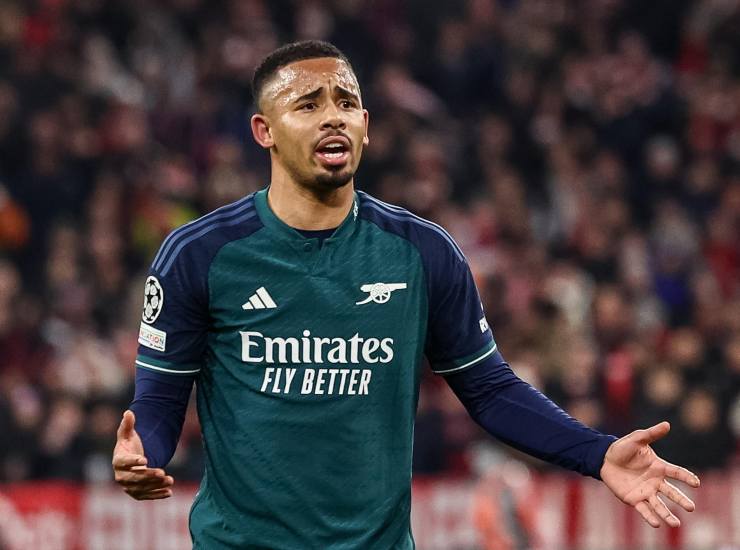 Gabriel Jesus con le braccia larghe