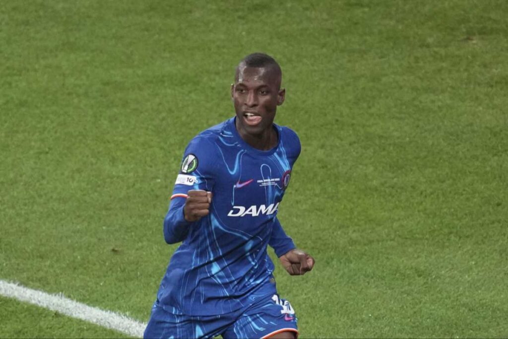 Nicolas Jackson esulta