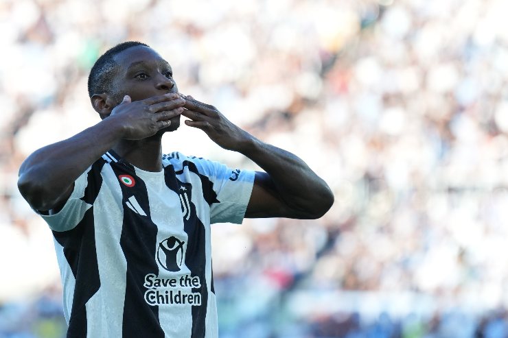 Kolo Muani mentre esulta