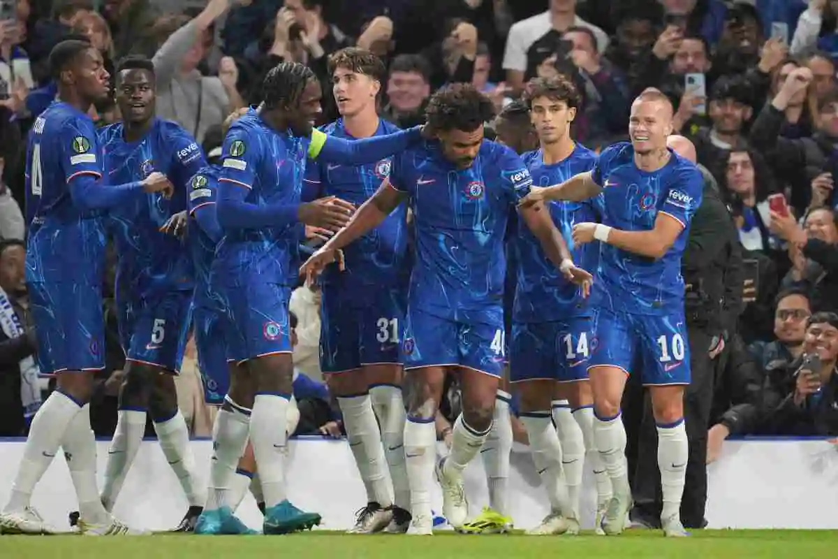 Veiga esulta dopo una rete