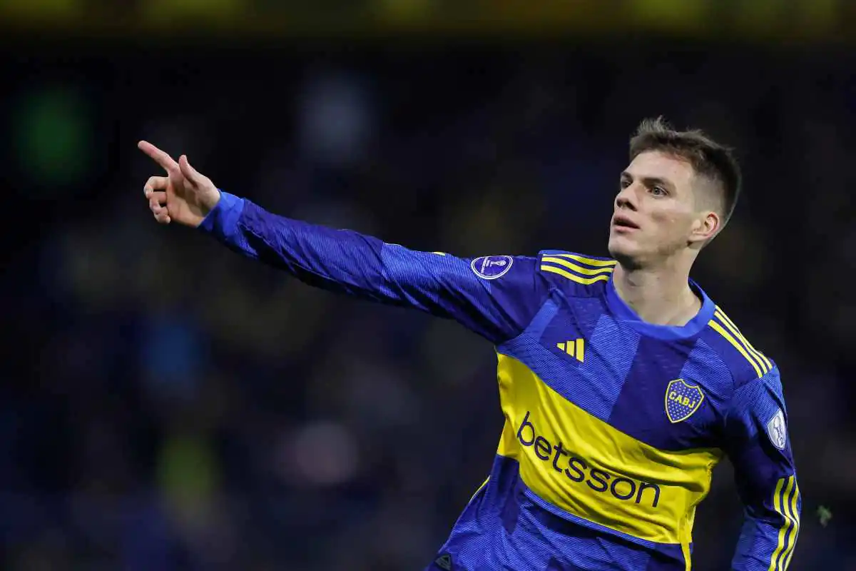 Zenon esulta dopo una rete