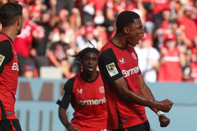 Bayer Leverkusen esulta