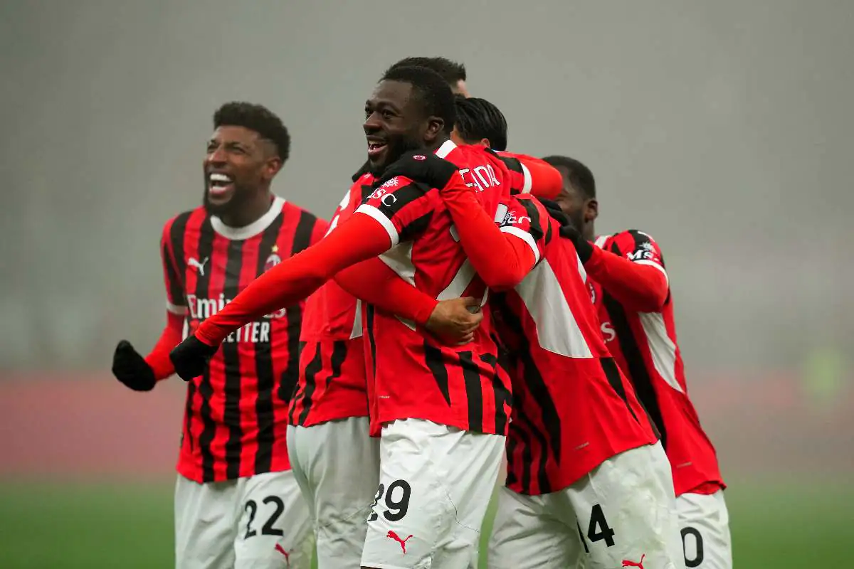 Calciomercato Milan, corsa a due per il centrocampista rossonero: rimarrebbe in Italia